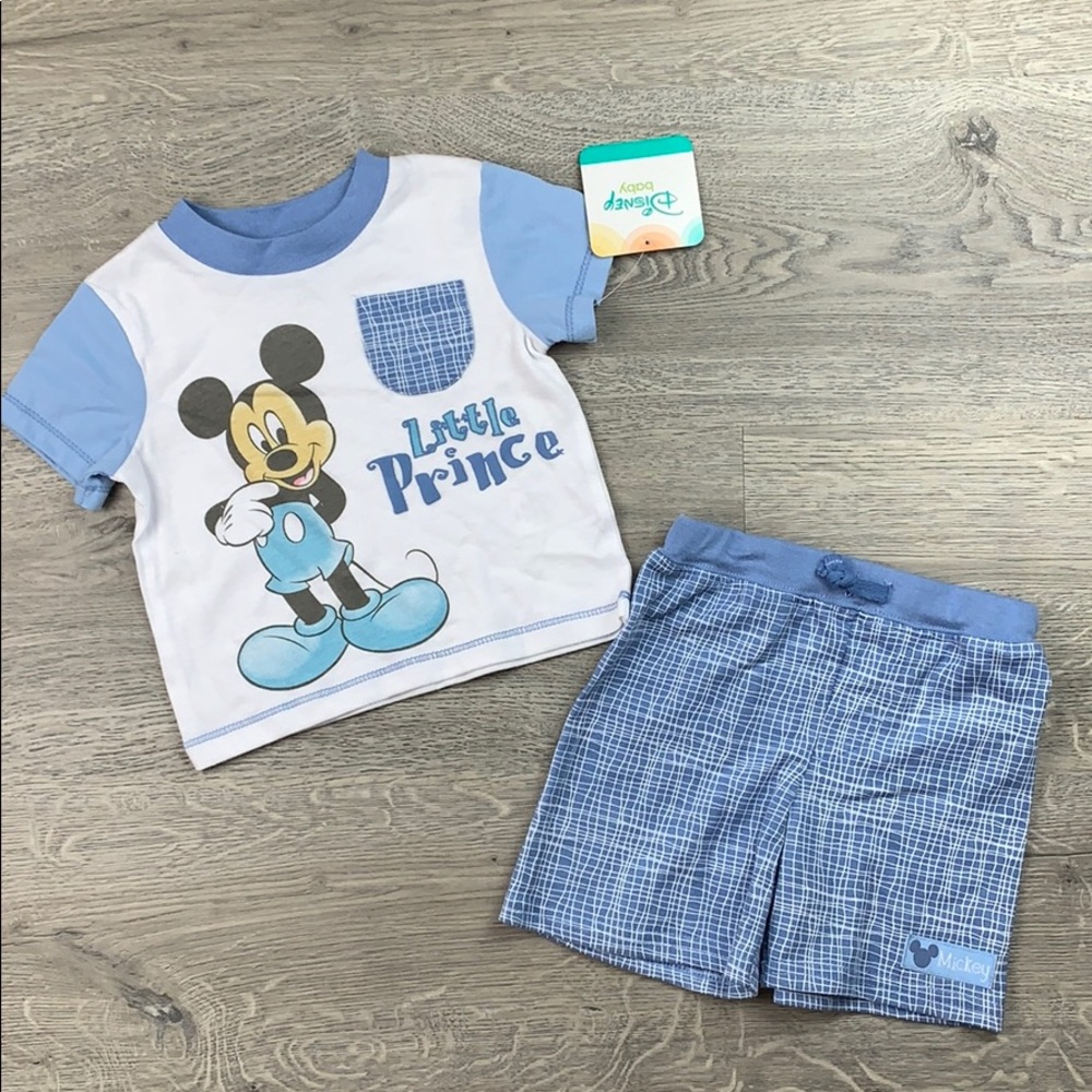 🎄 5/$30 Mickey outfit 3-6 months